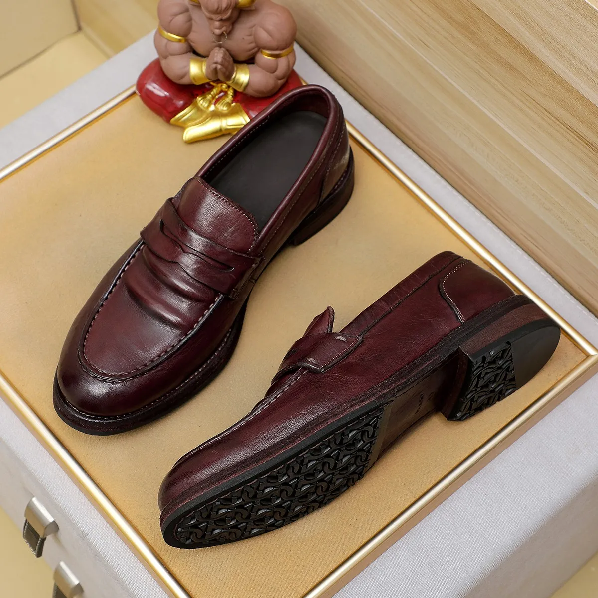 Men's shoes 💰920 💰 Louis Vuitton LV ® Autumn and Winter 🆕 models 🔛Full shoe counter First layer cowhide, 🐂Leather lined casual shoes for men, super soft outsole, a must for driving. Counter synchronization Original first layer cowhide Completely 1:1 mold customization 🌹Top version, 3 colors available! Number: 38-45 (37.46. Customized)